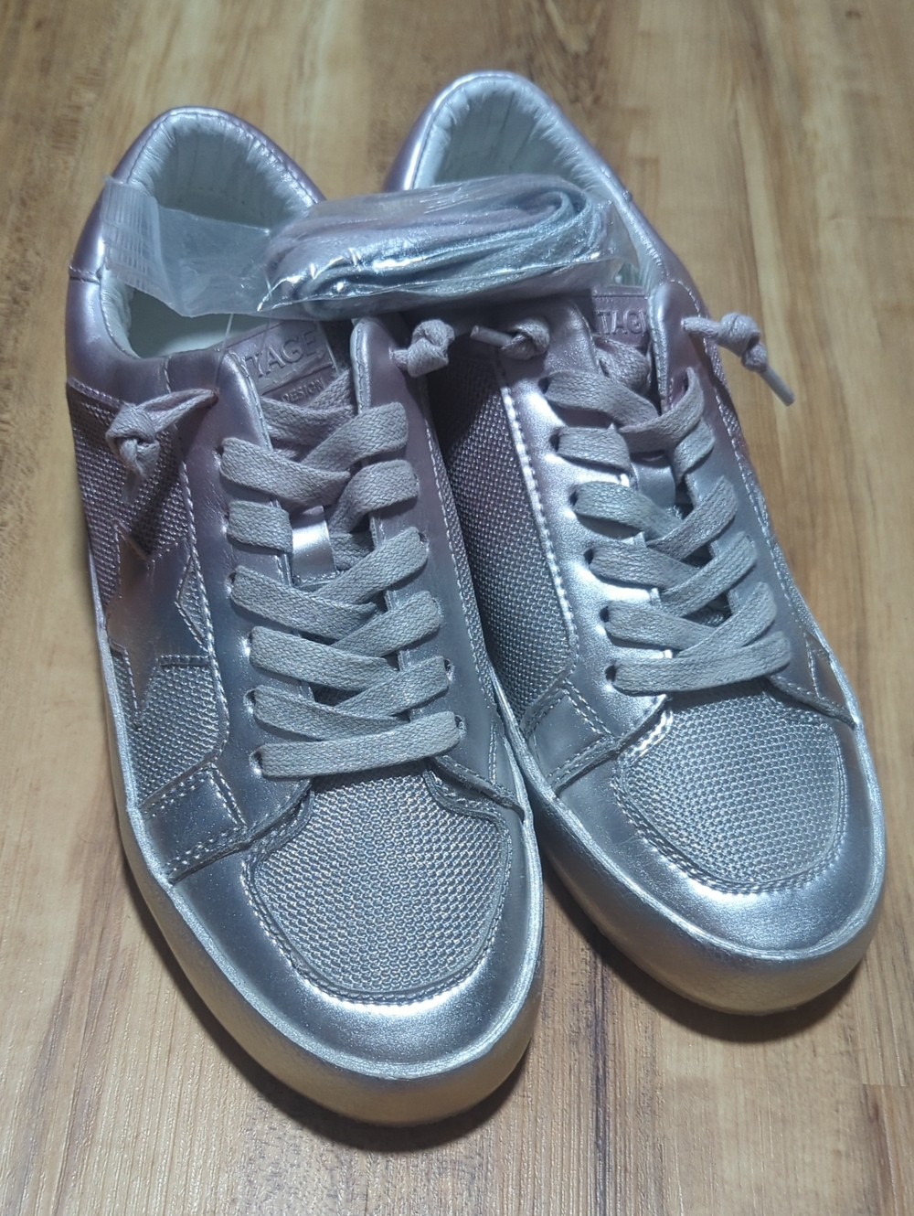 Vintage Havana Metallic Rose Lace-Up Sneakers